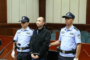 红军绝杀争议！镜报：森林老板赛后愤怒追问主裁，但被安保拉开